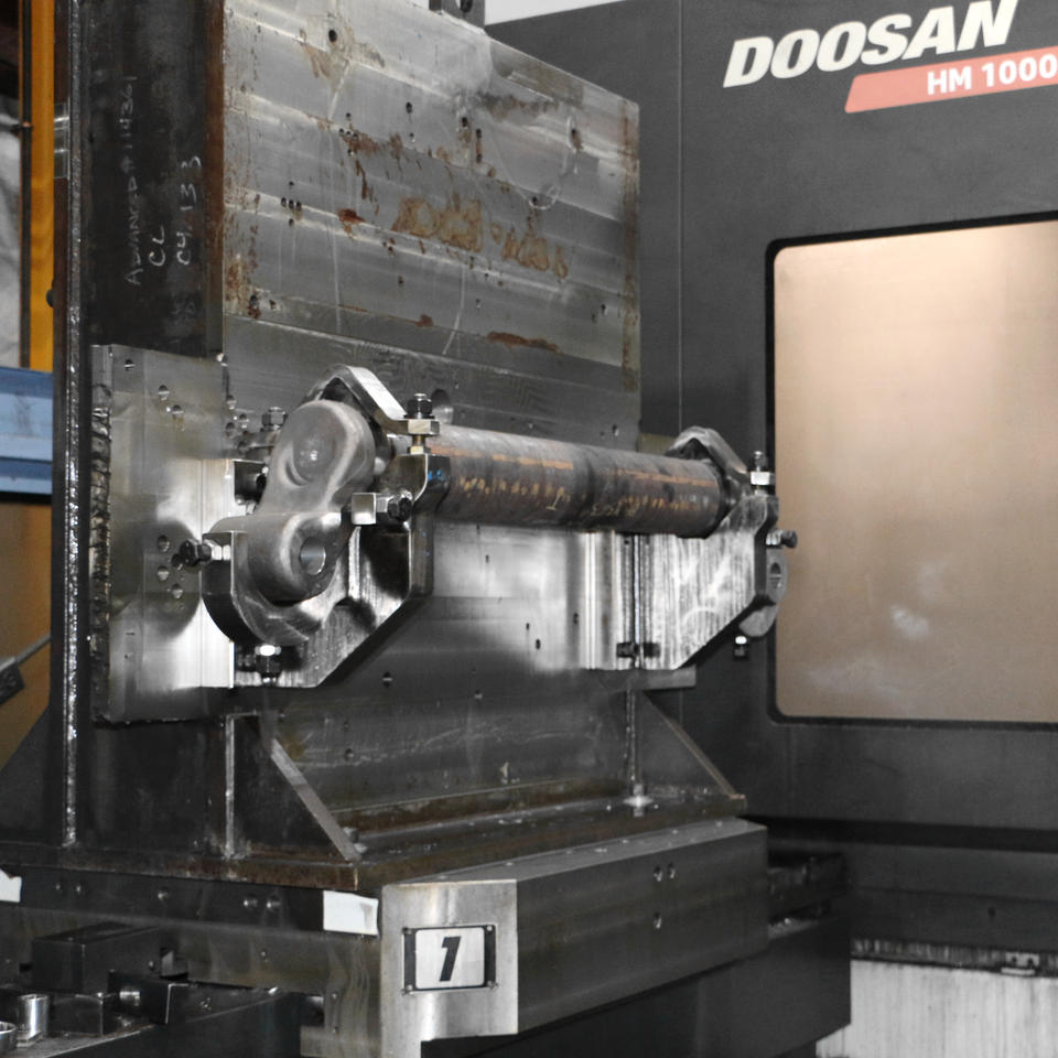 Straight beam on Doosan 1000HM during the machining process.